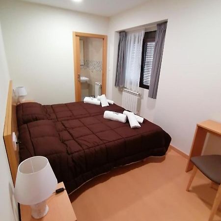 Hospedaxe Casa Avelina Hotell Palas de Rei Rom bilde